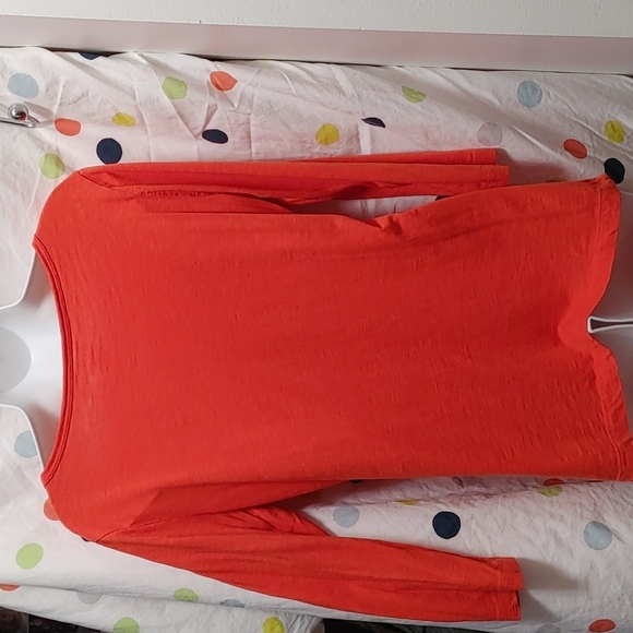 VanHeusen Medium 3/4 sleeve top - Picture 3 of 4